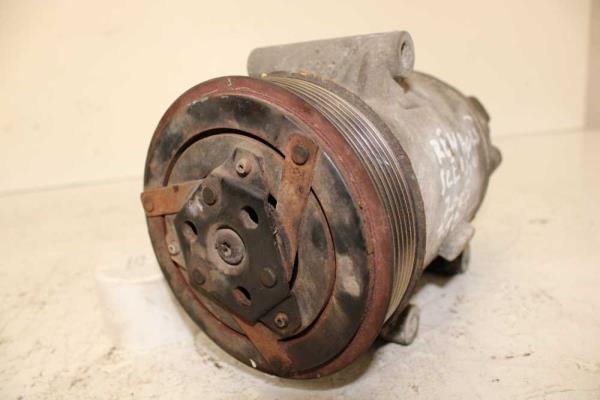 COMPRESSEUR DE CLIMATISATION RENAULT - Vue 1